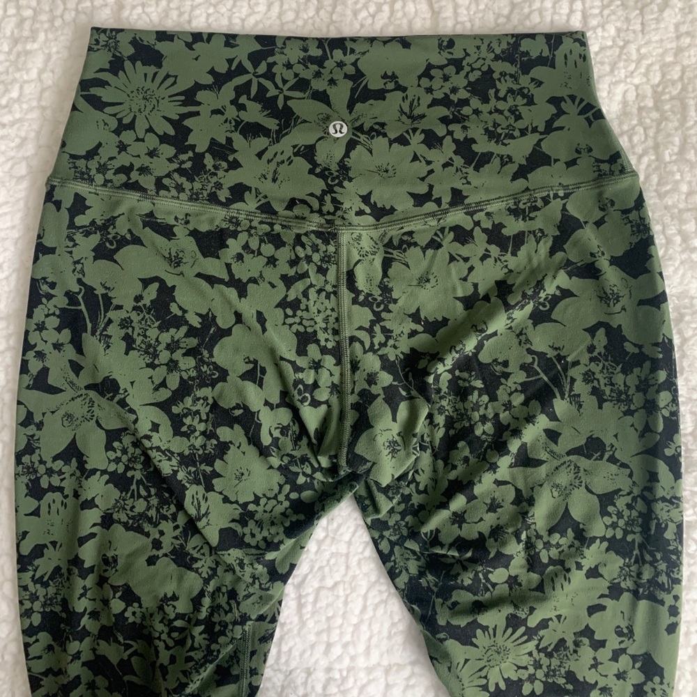 Cropped lululemon aligns size 12